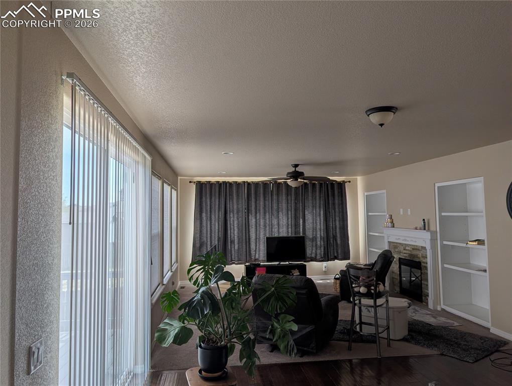 Image 8 of 35: Living Room