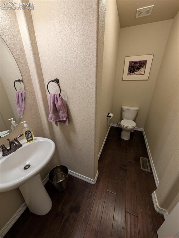 Image 9 of 35: Main level 1/2 bath.