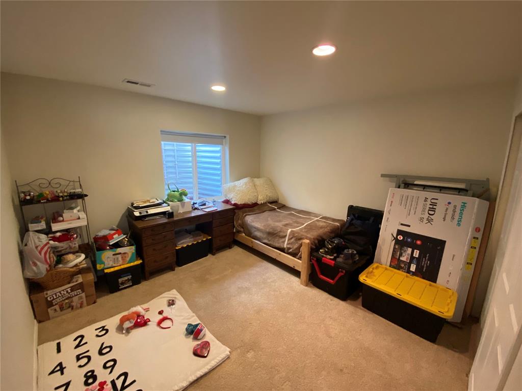 Image 10 of 13: Bedroom