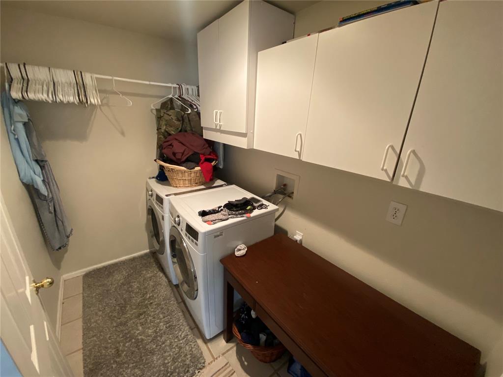Image 13 of 13: Laundry