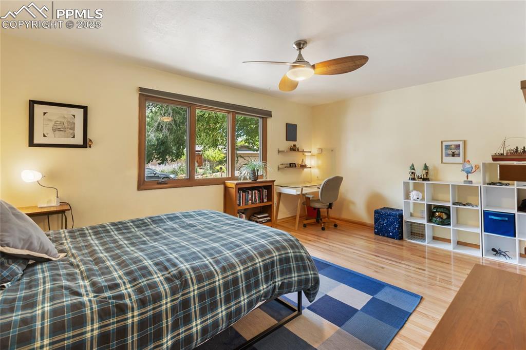 Image 26 of 40: Front bedroom