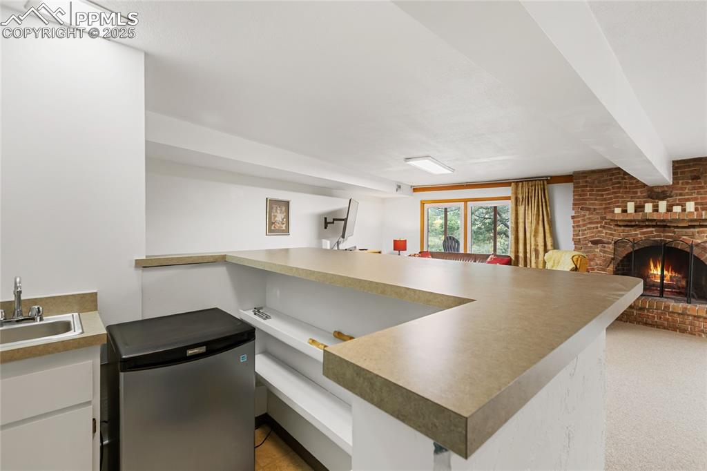 Image 32 of 40: Basement wet bar