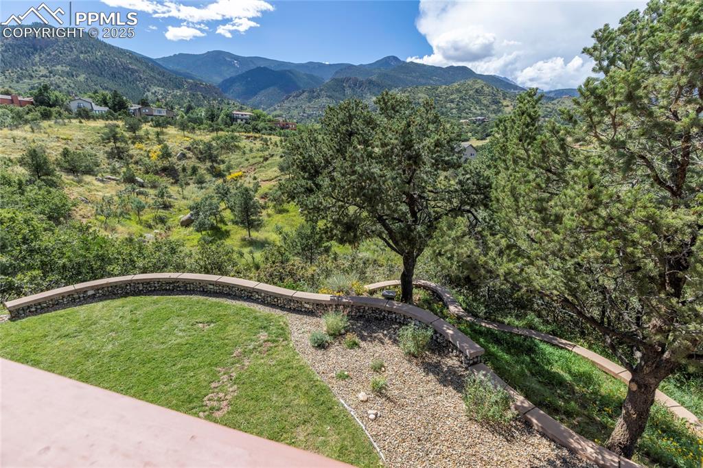 Image 6 of 40: Usable backyard space