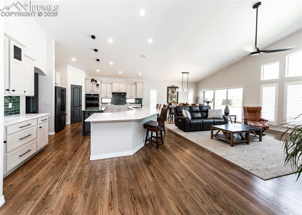 Image 11 of 50: Kitchen