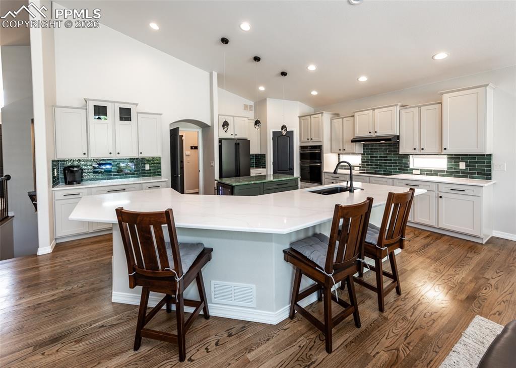 Image 12 of 50: Kitchen