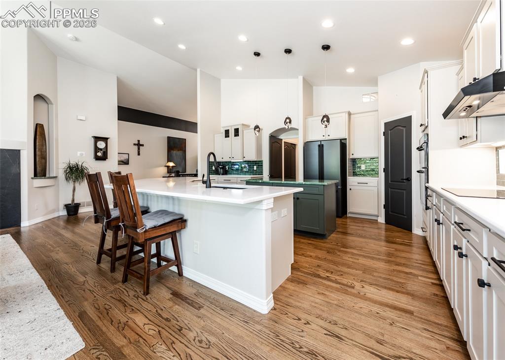 Image 13 of 50: Kitchen