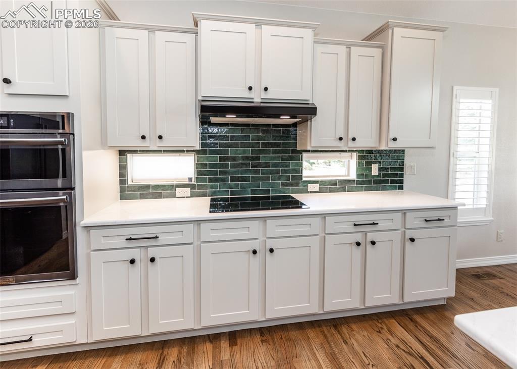 Image 14 of 50: Kitchen