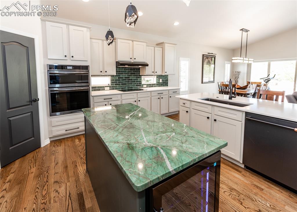 Image 15 of 50: Kitchen