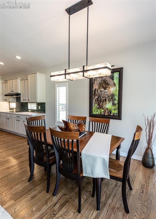 Image 17 of 50: Dining Area