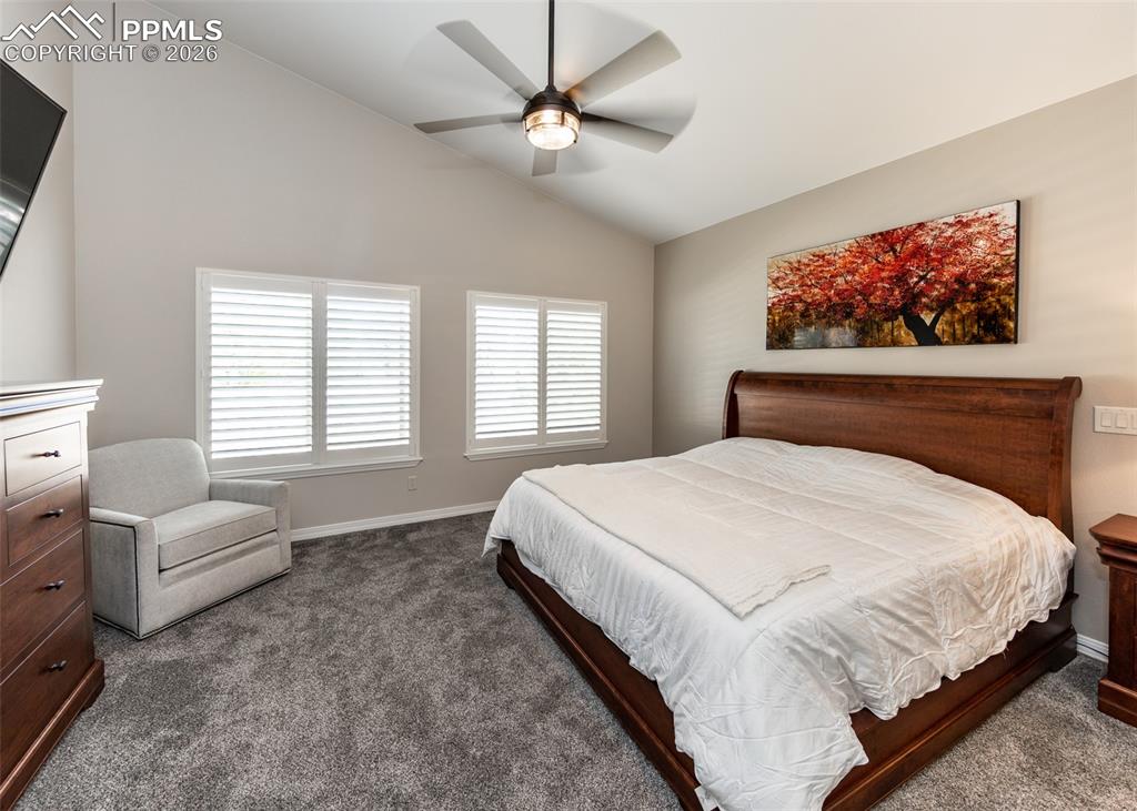 Image 26 of 50: Bedroom