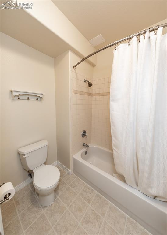 Image 46 of 50: Bathroom