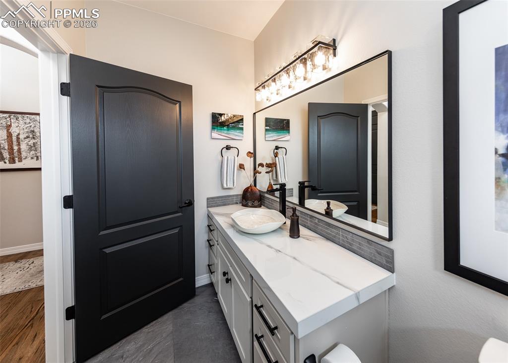 Image 9 of 50: Bathroom