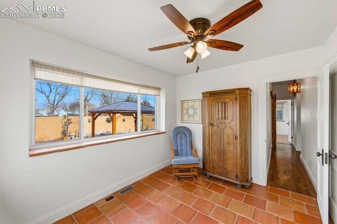 Image 24 of 50: Sitting Room