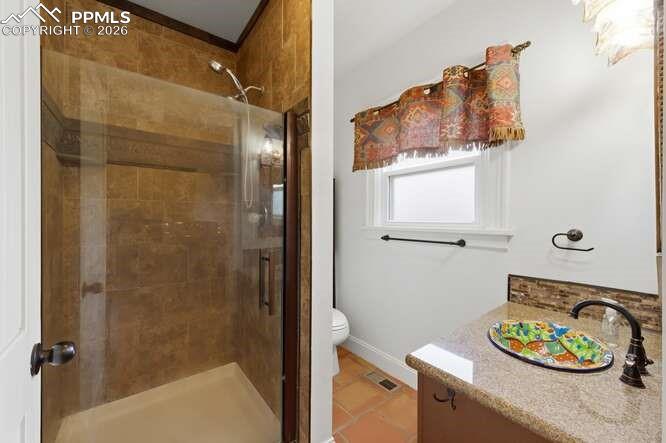 Image 26 of 50: Bathroom