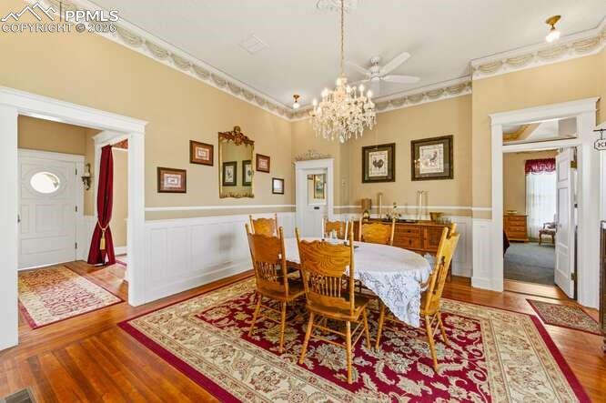 Image 39 of 50: Dining Area