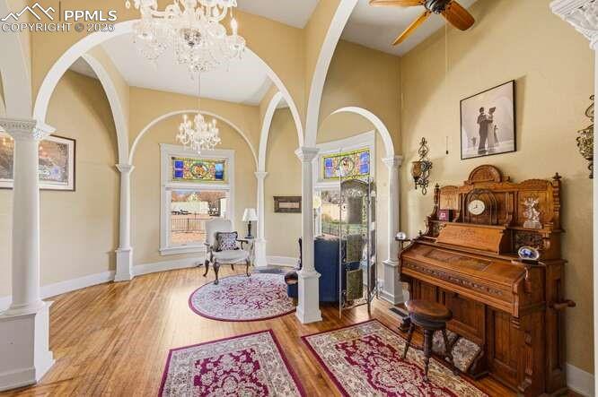 Image 40 of 50: Sitting Room