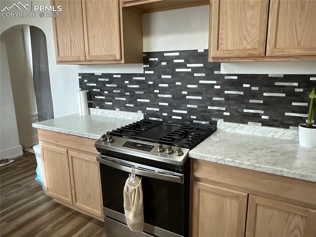 Image 10 of 31: Kitchen