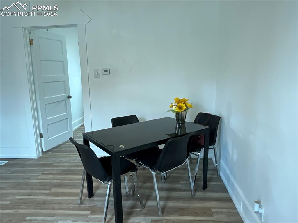 Image 12 of 31: Dining Area