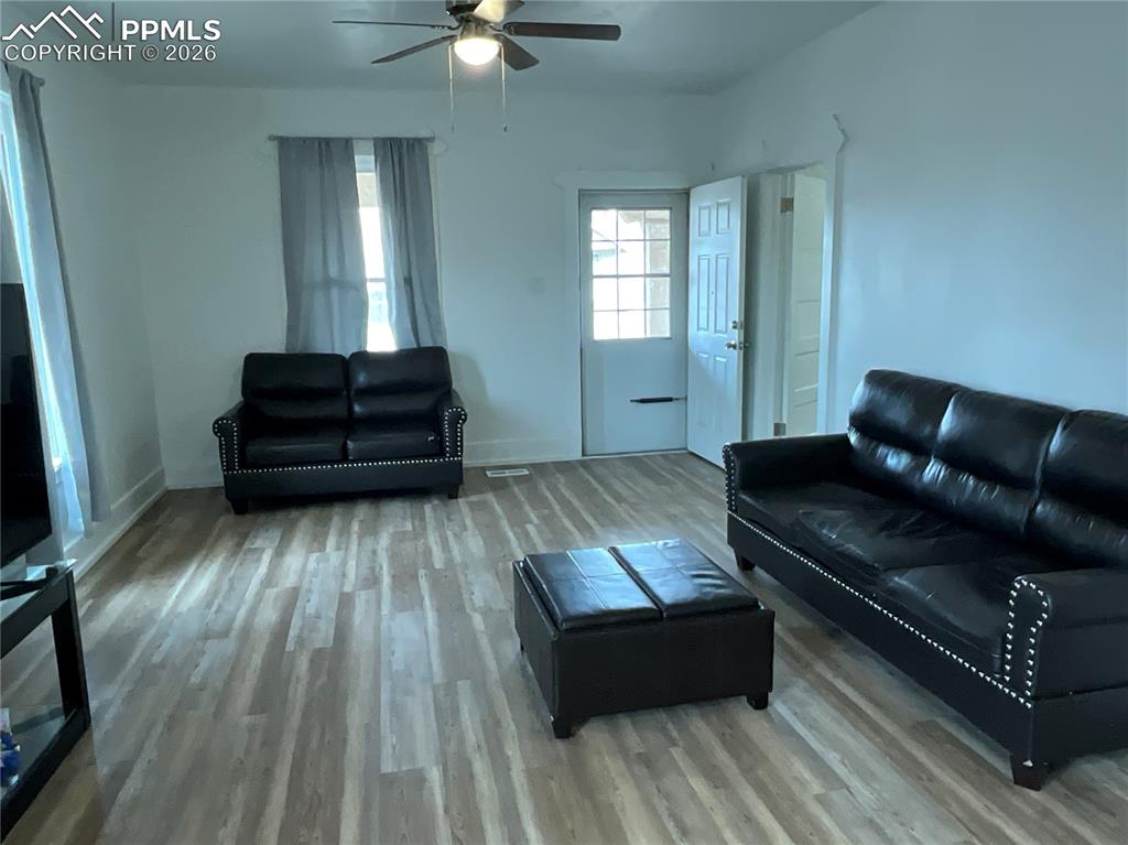 Image 13 of 31: Living Room