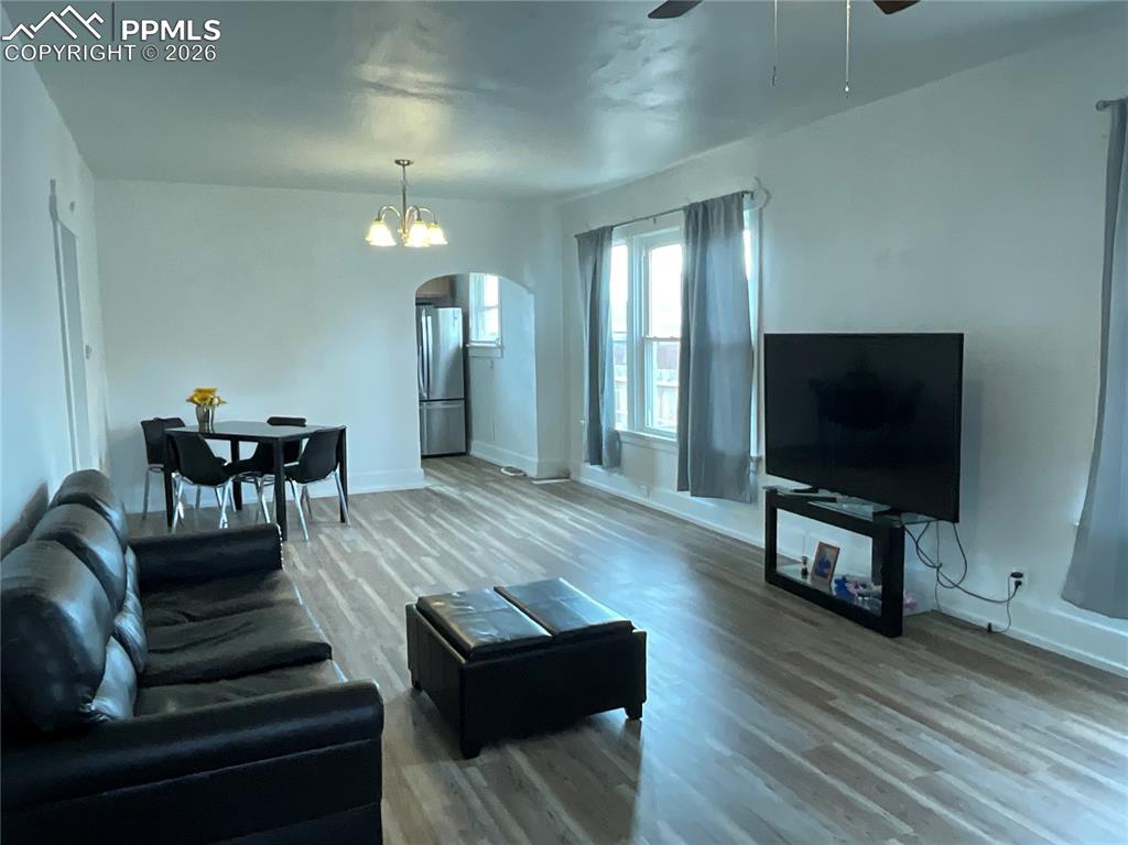 Image 14 of 31: Living Room