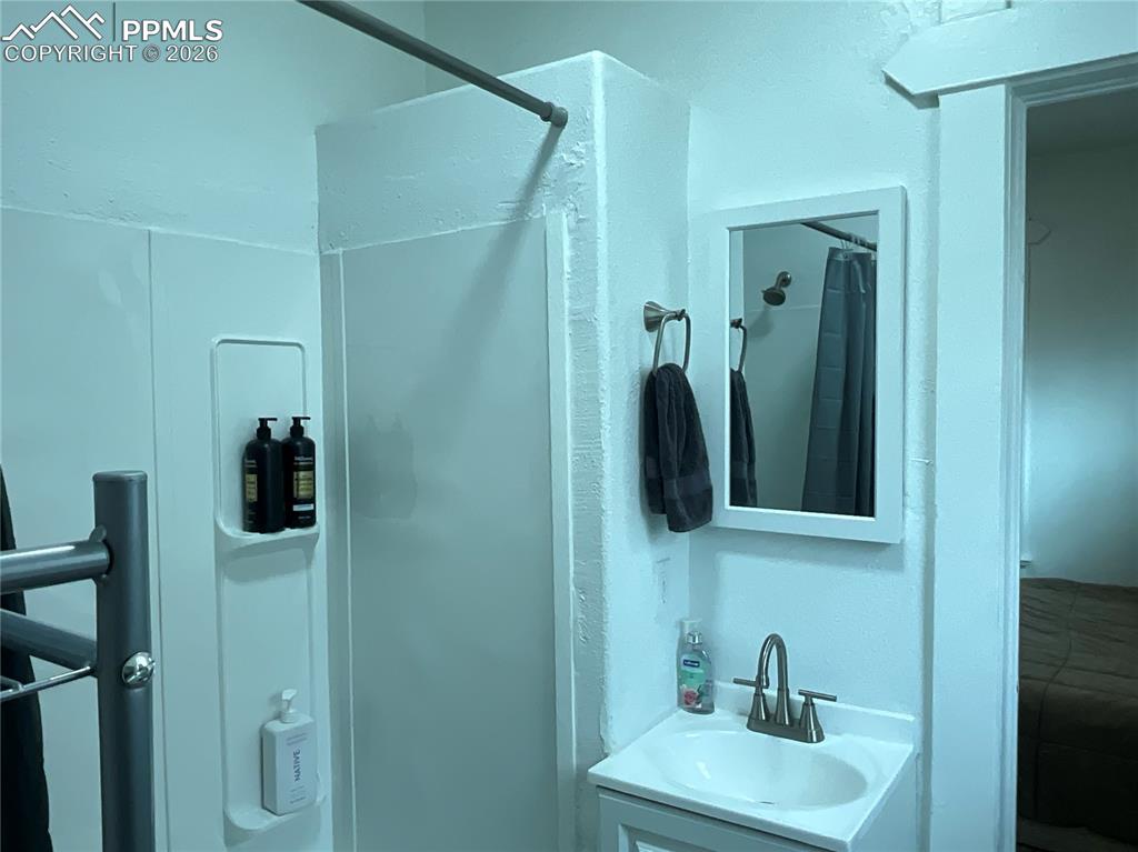 Image 17 of 31: Bathroom