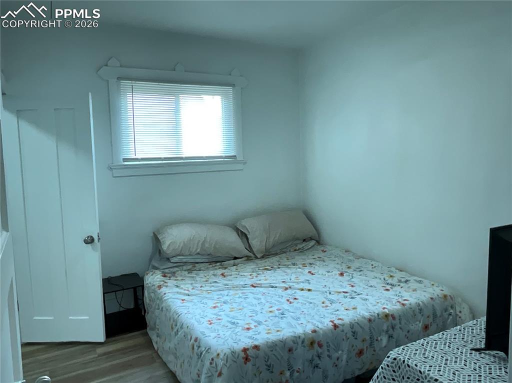 Image 18 of 31: Bedroom