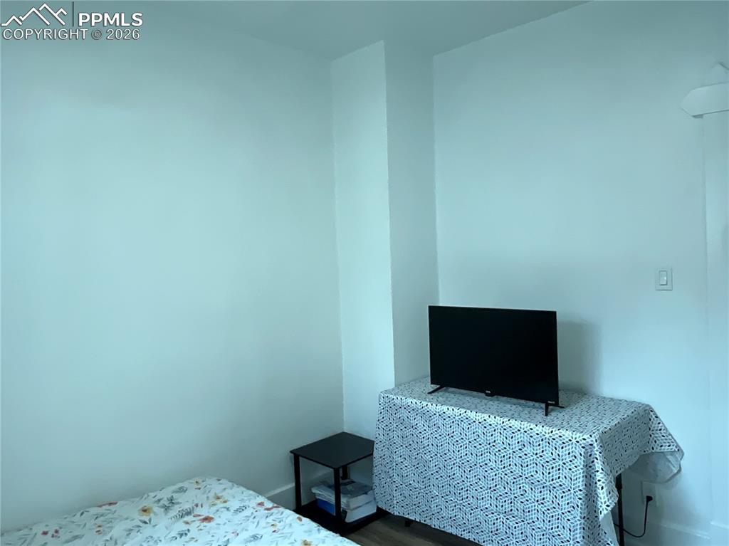 Image 20 of 31: Bedroom