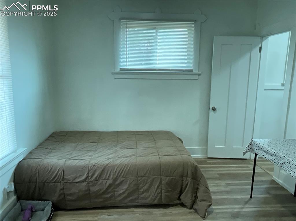 Image 21 of 31: Bedroom