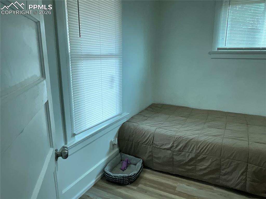 Image 22 of 31: Bedroom