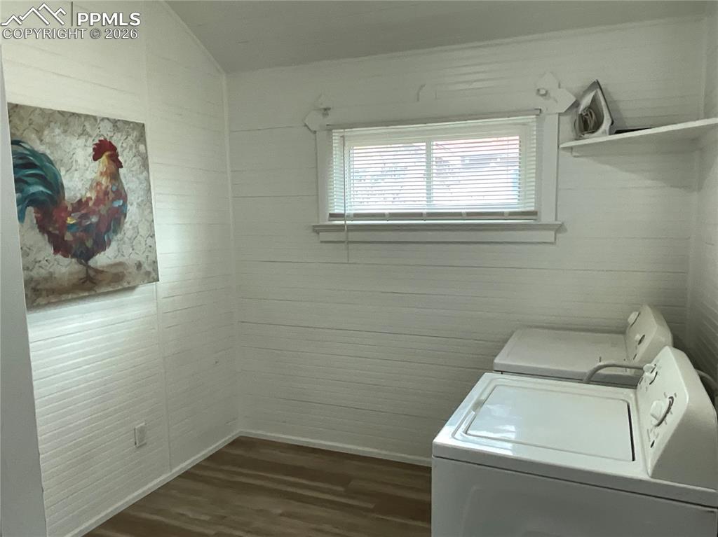 Image 24 of 31: Laundry