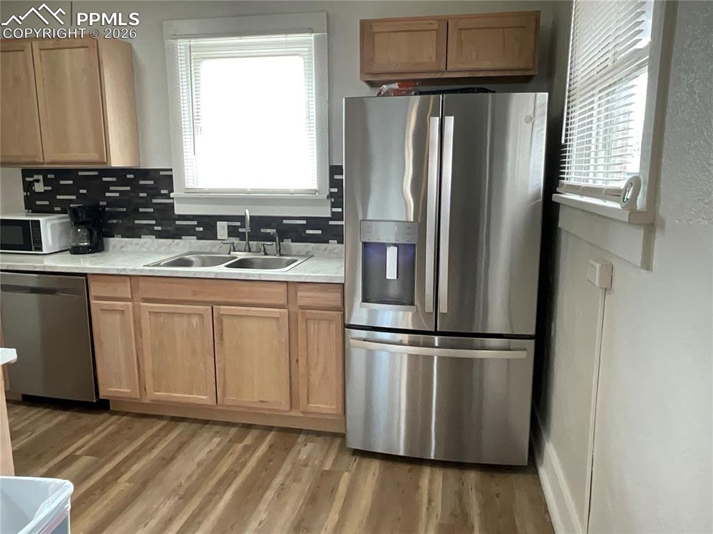 Image 7 of 31: Stainless steel appliances/ gas stove