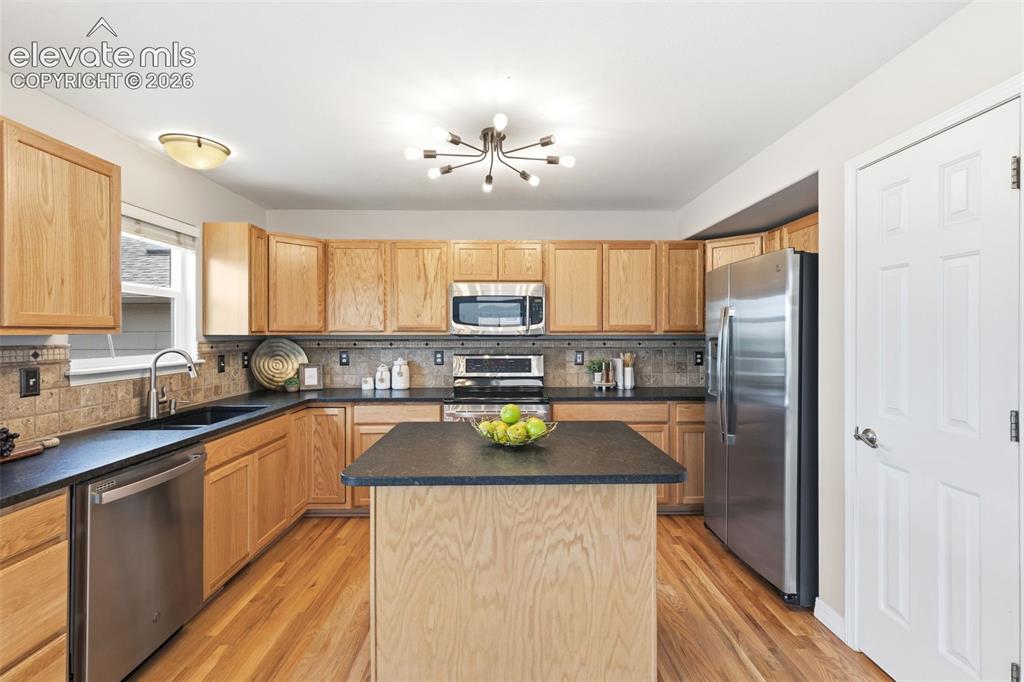 Image 10 of 41: Kitchen