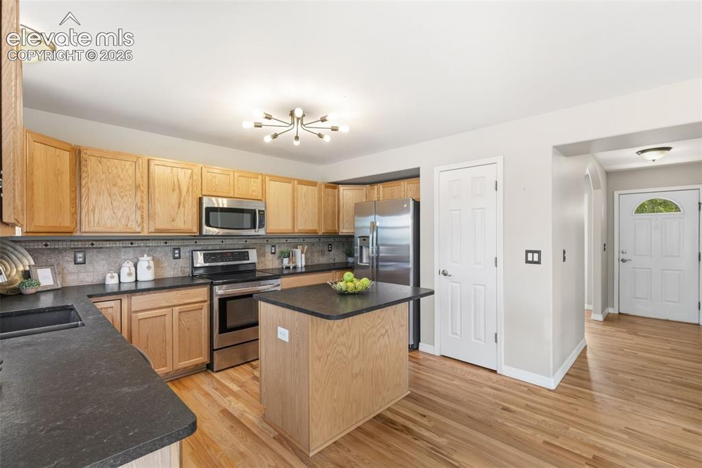 Image 11 of 41: Kitchen
