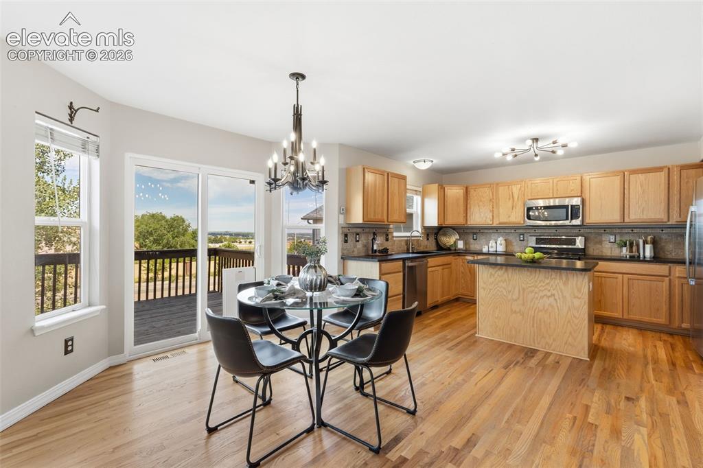 Image 13 of 41: Dining Area