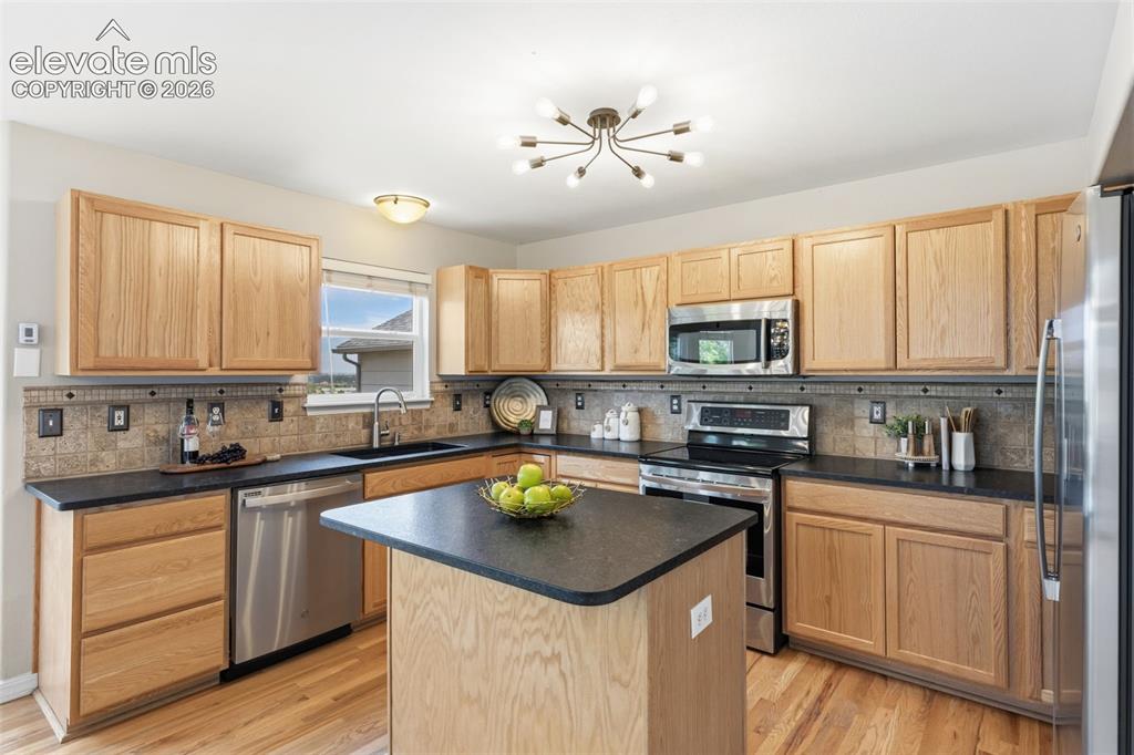 Image 9 of 41: Kitchen