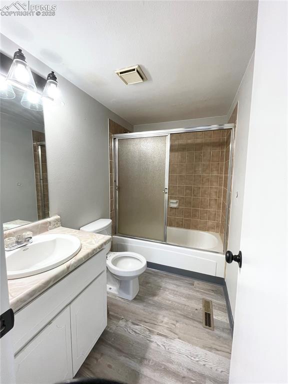 Image 13 of 21: Bathroom