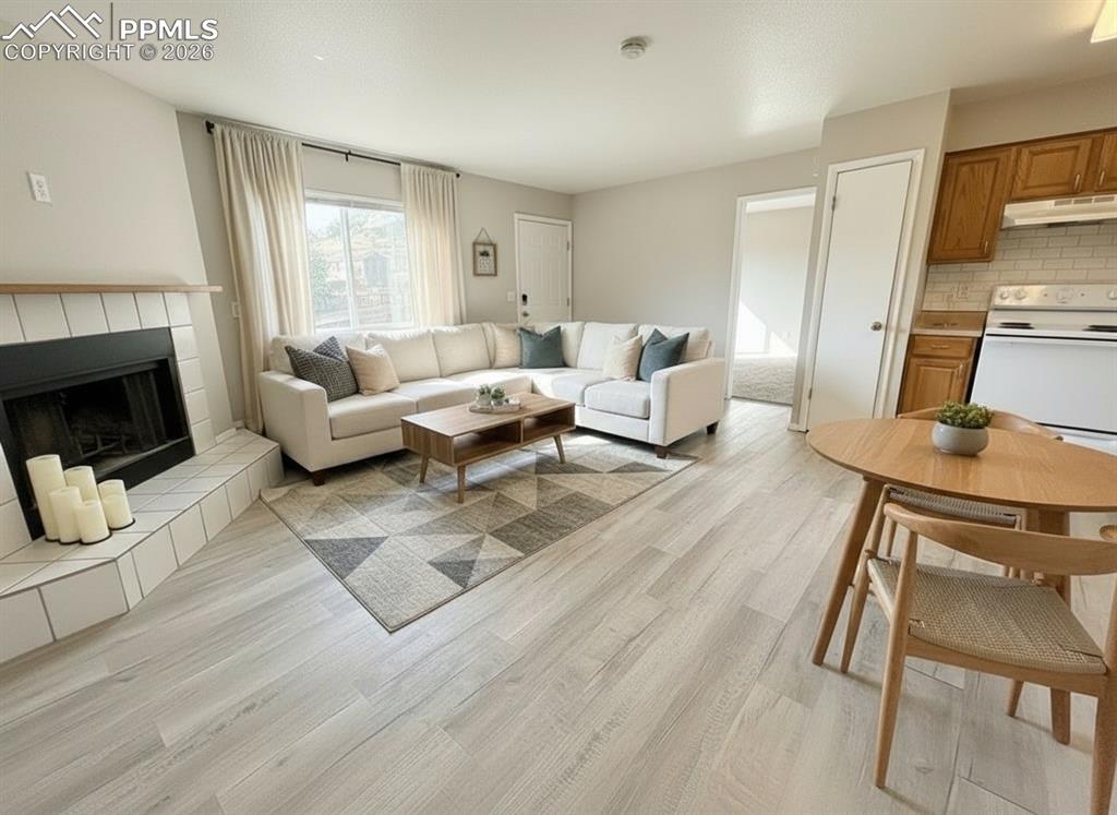 Image 3 of 21: Living Room