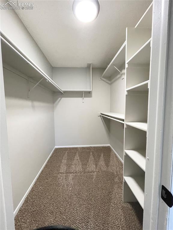 Image 7 of 21: Closet