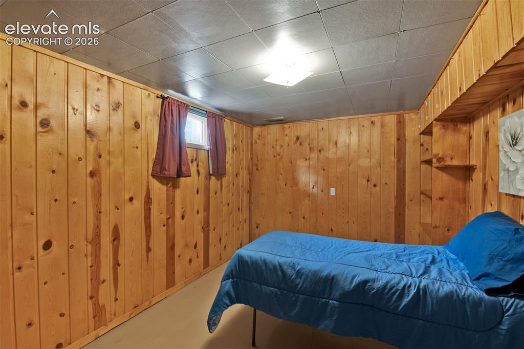Image 36 of 49: Bedroom