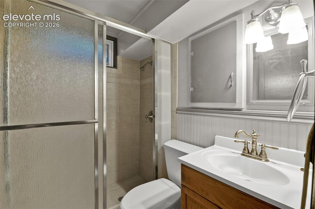 Image 38 of 49: Bathroom