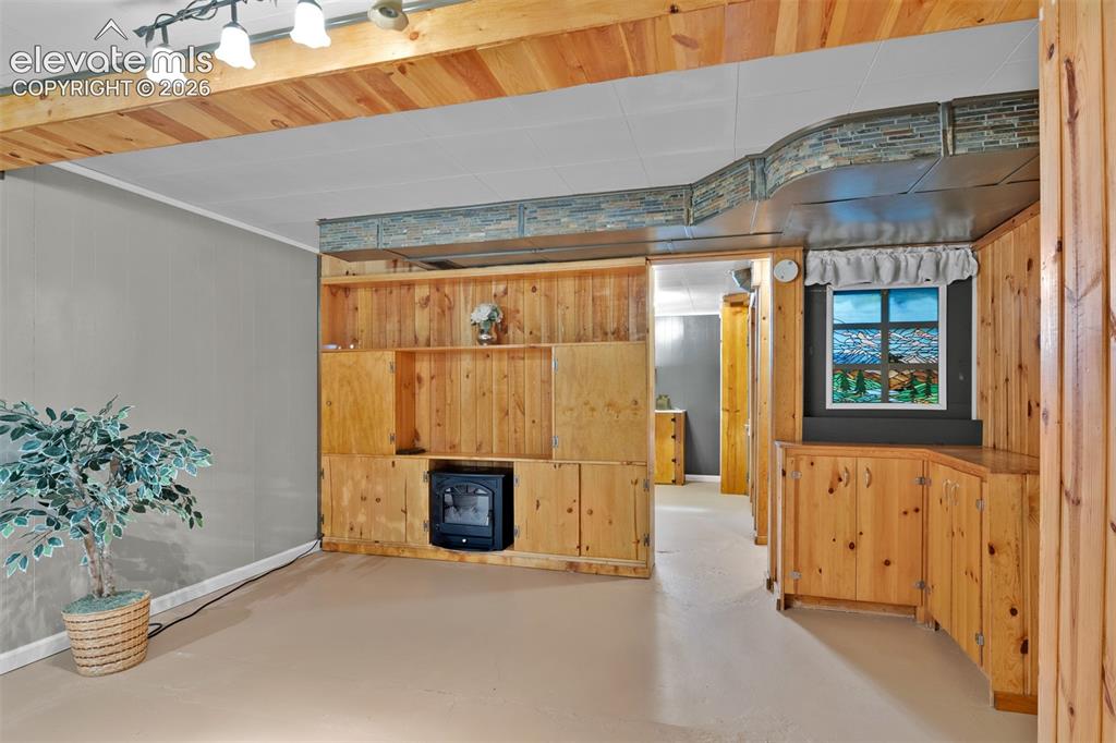 Image 41 of 49: Living Room
