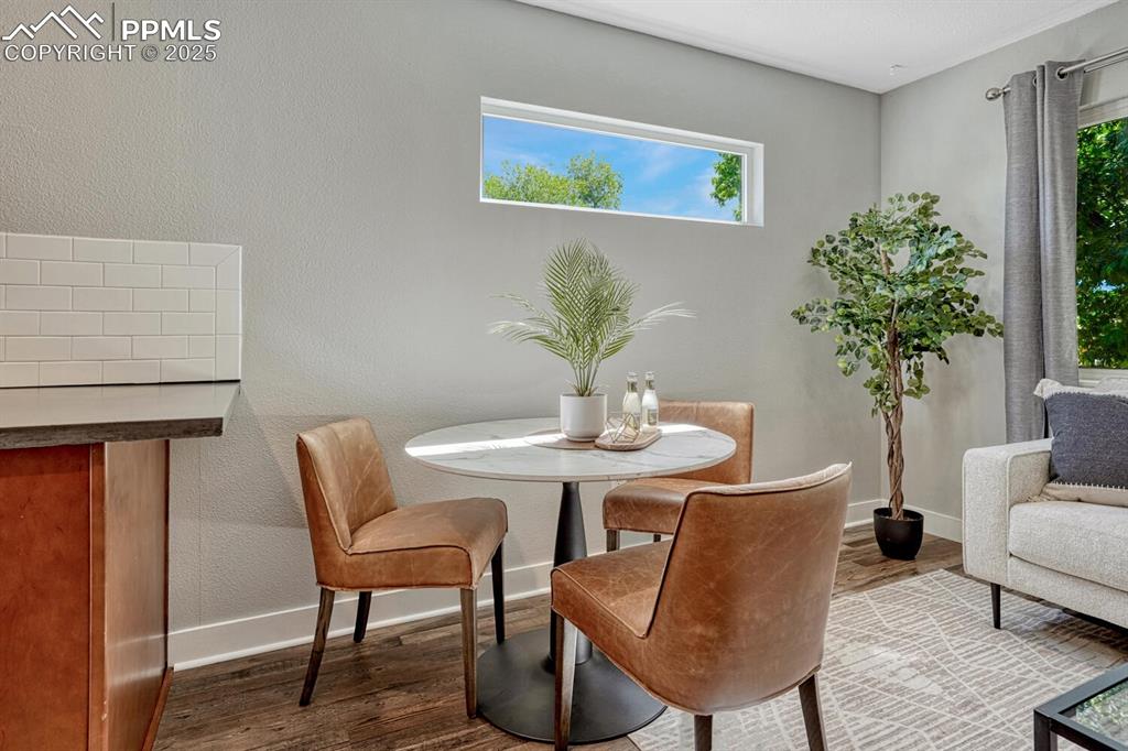 Image 11 of 36: Dining Area