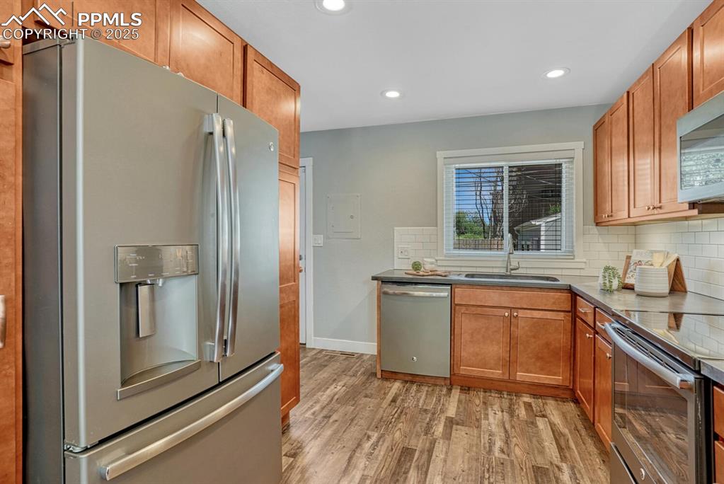 Image 12 of 36: Kitchen