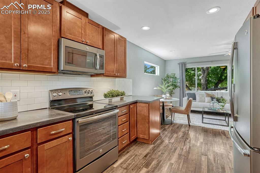 Image 14 of 36: Kitchen