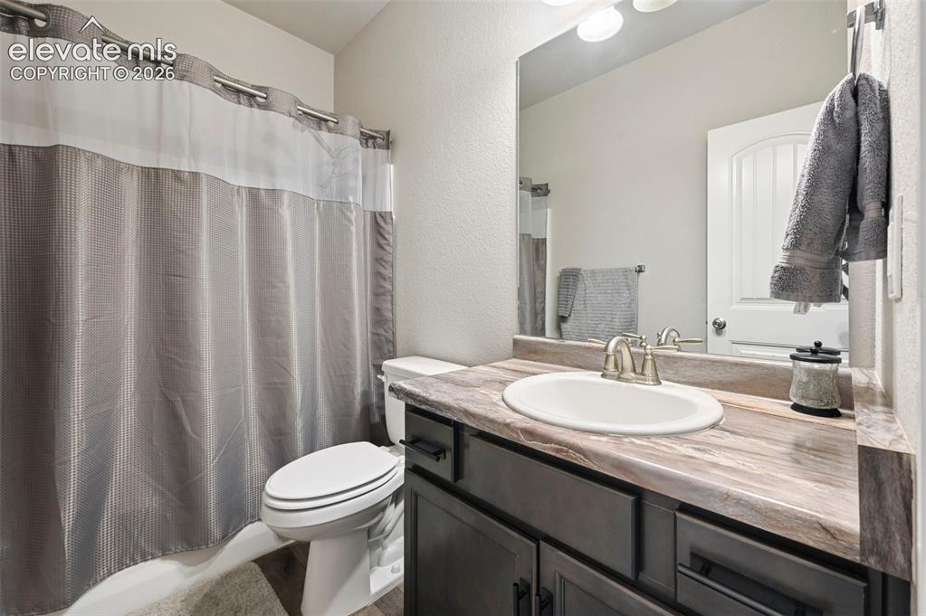 Image 20 of 42: Bathroom