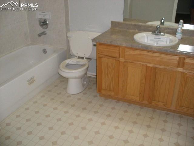 Image 20 of 36: Bathroom