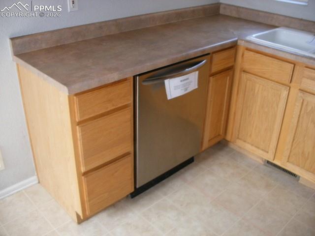 Image 26 of 36: Kitchen