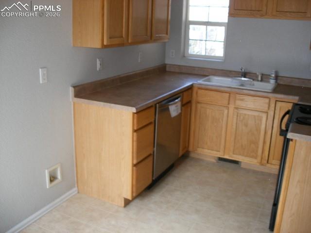 Image 29 of 36: Kitchen