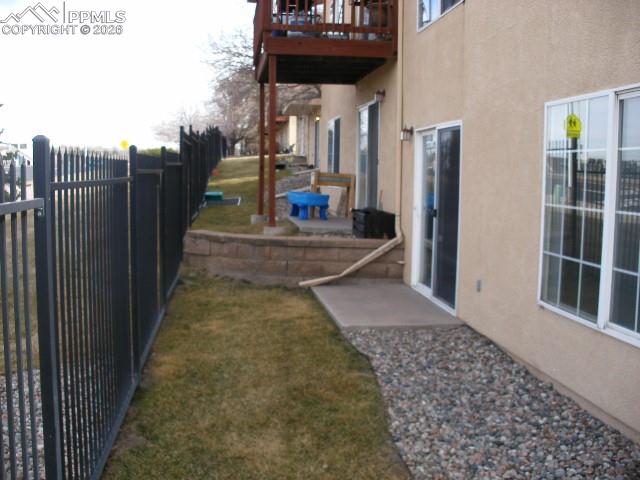 Image 34 of 36: Yard