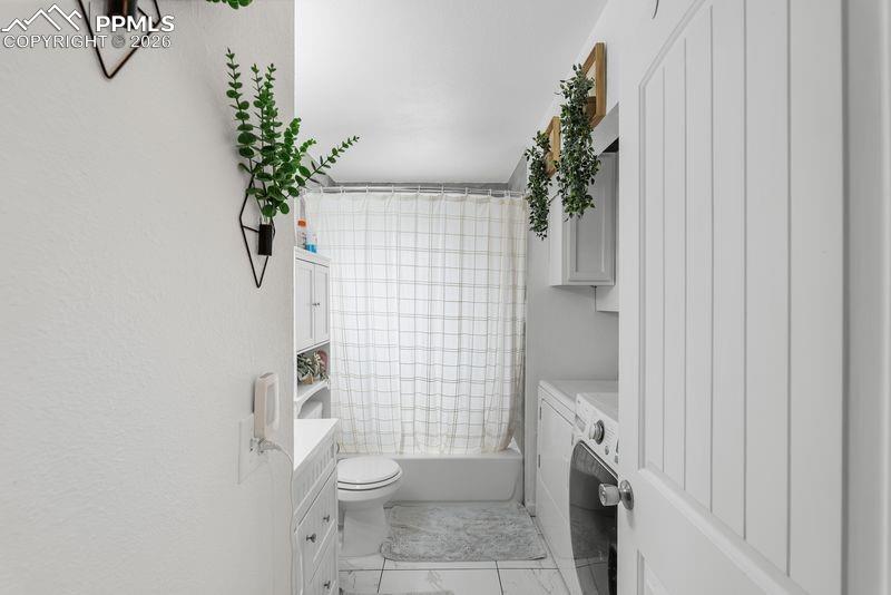 Image 11 of 20: Bathroom